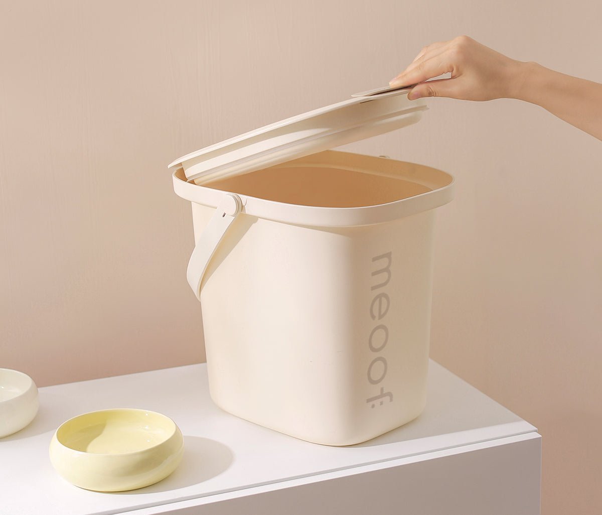 Smart Vacuum 13L Cream Pet Food Container